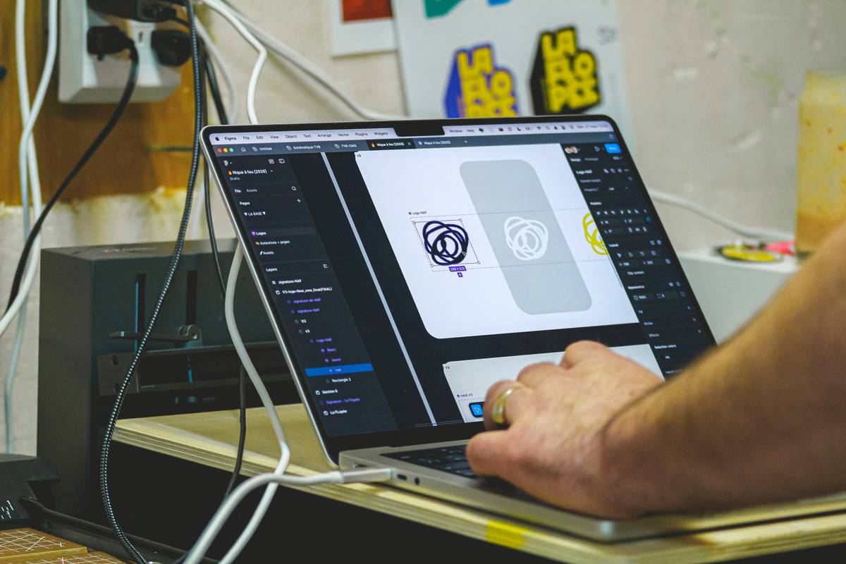 Screenshot of high-converting print on demand websites homepage with lifestyle mockups and trust badges